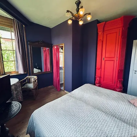 Ruime Slaapkamers Met Badkamers In Belle Epoquevilla- Concessiewijk * De Haan